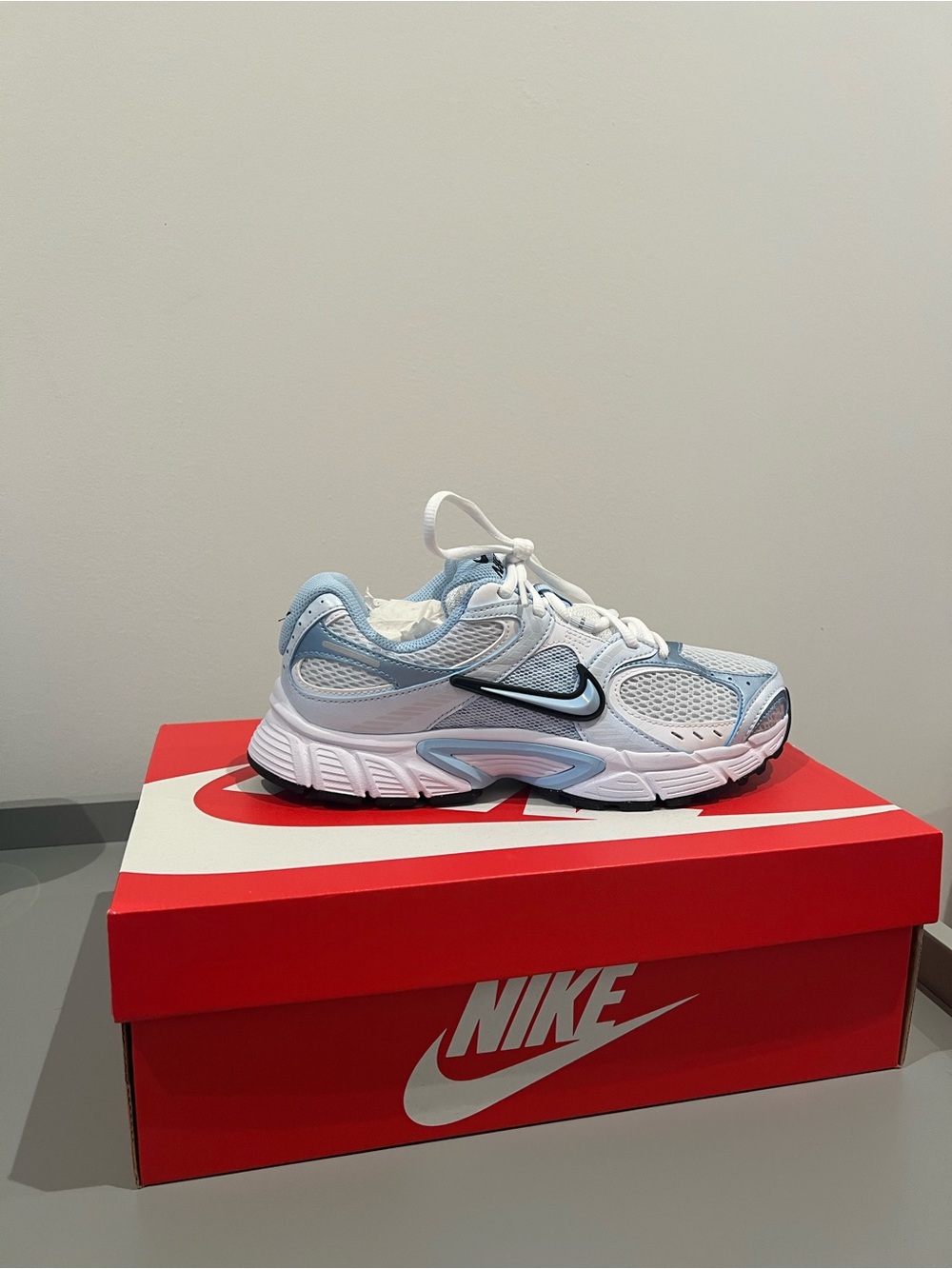 Nike Women’s V5 RNR Sneakers - White & Light Blue